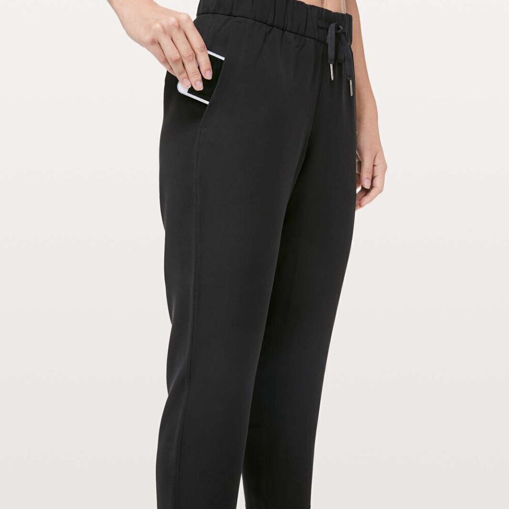 Lululemon On The Fly Crop *Woven 23" Black Size 6 - Picture 2 of 13